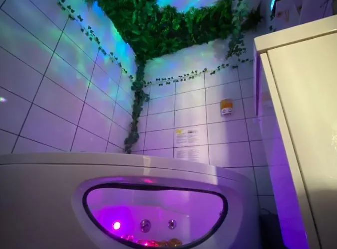アパート Le Monde D Avatar Avec Balneo Et Table De Massage LʼArbresle