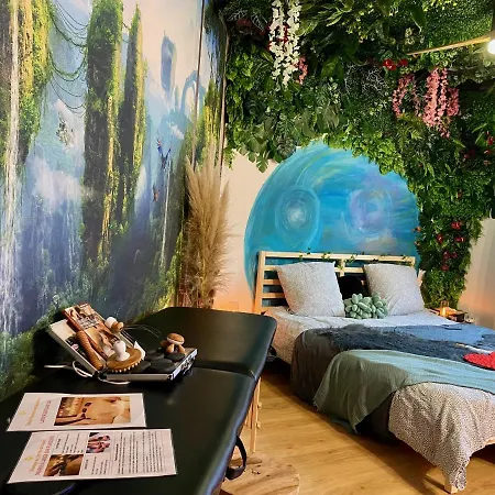 Le Monde D Avatar Avec Balneo Et Table De Massage アパート *